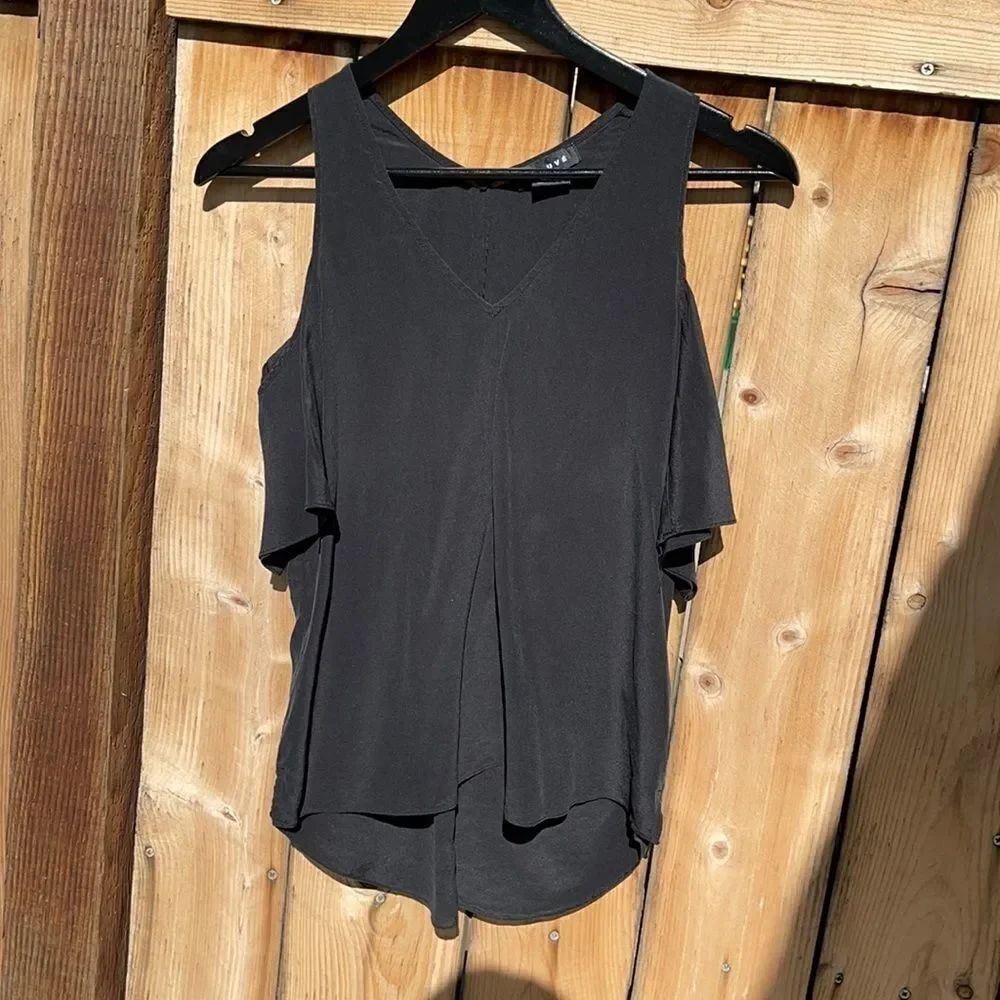 🚨Trouve Cold Shoulder Top - Picture 2 of 2